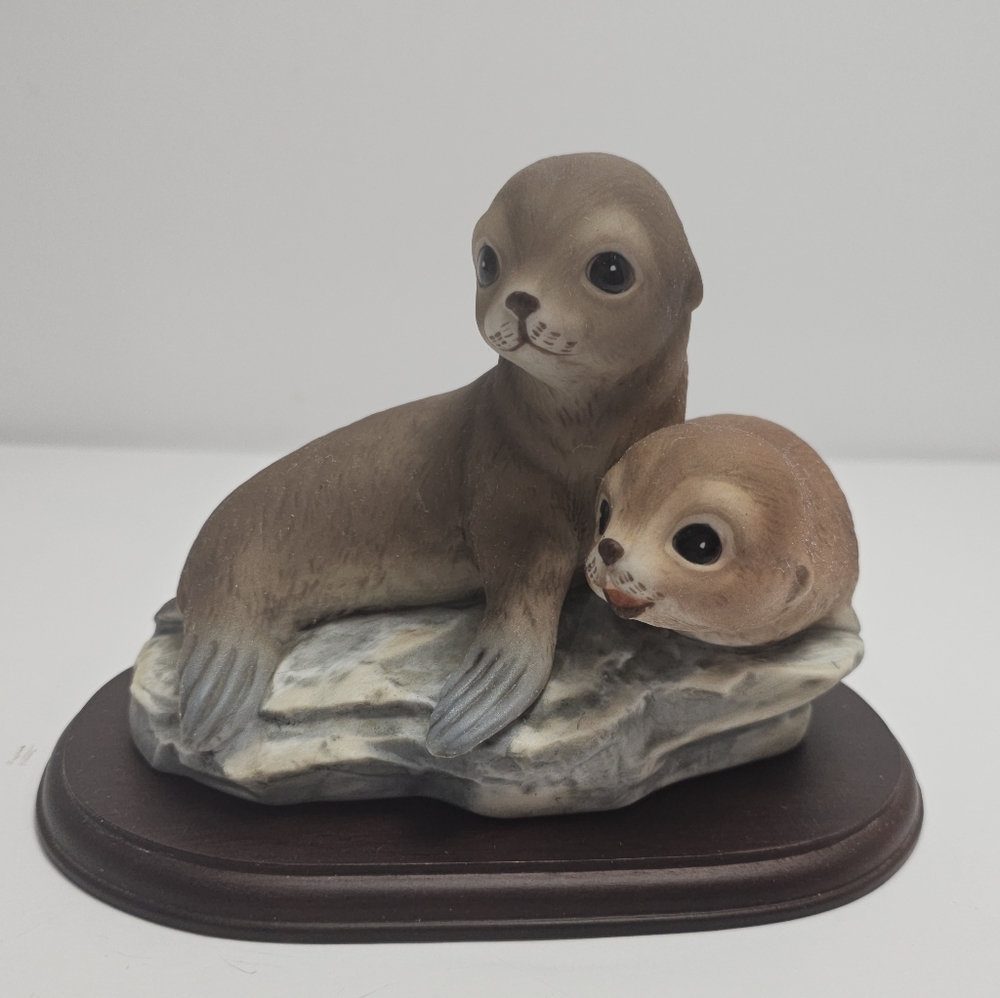 Seals Masterpiece Porcelain by Homco 1981 Mexico         7 1/2"w x 5"t.